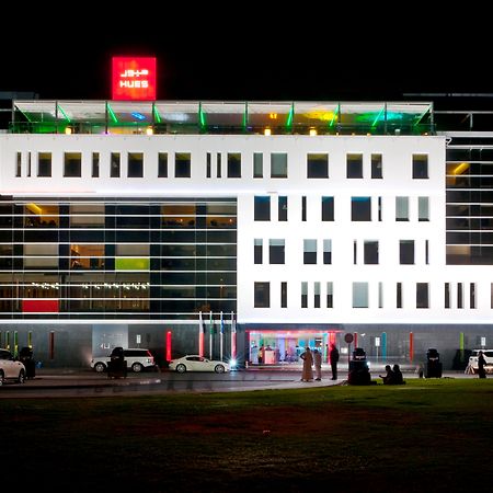 Hues Boutique Hotel Дубай Екстериор снимка