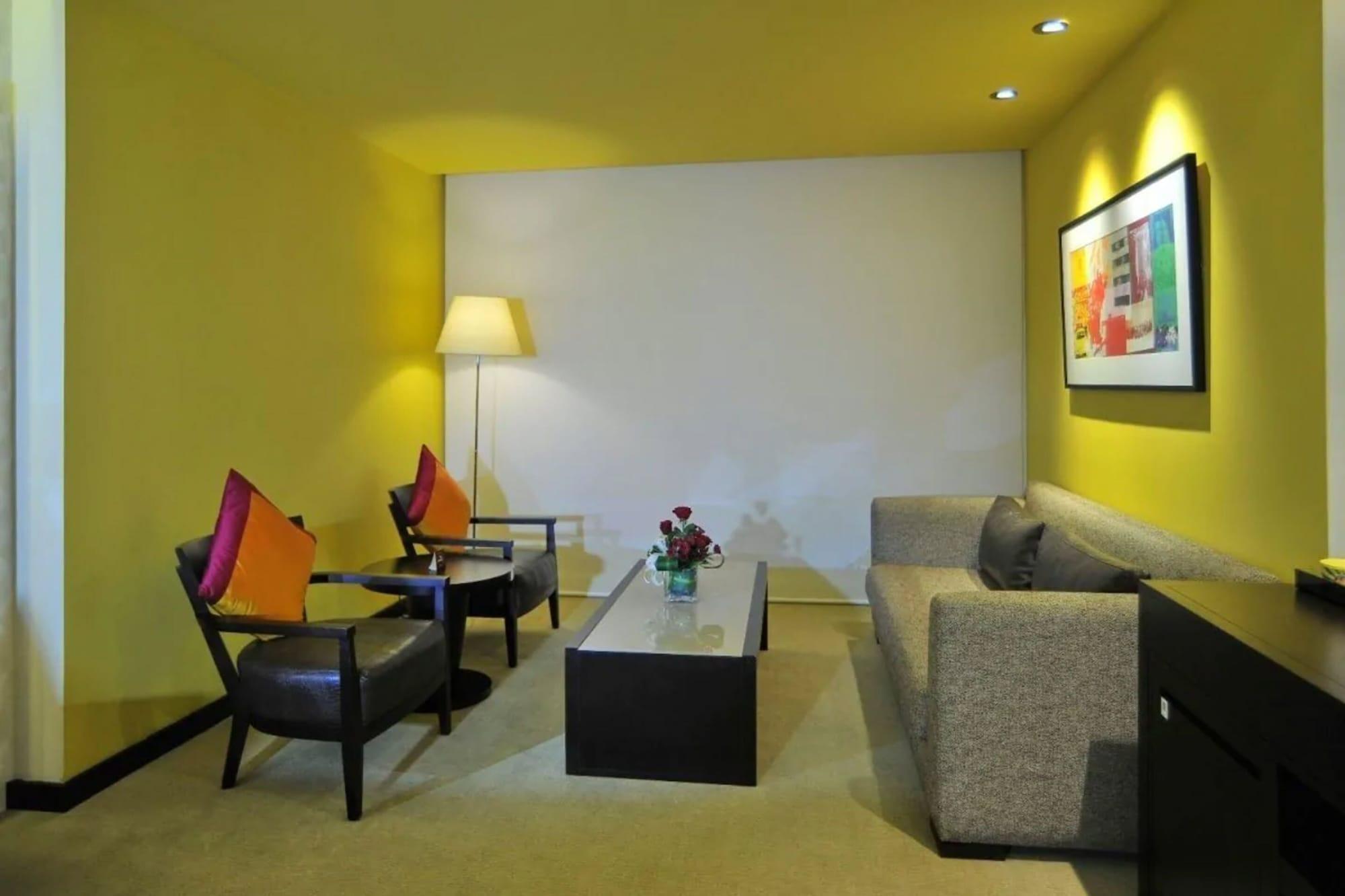 Hues Boutique Hotel Дубай Екстериор снимка