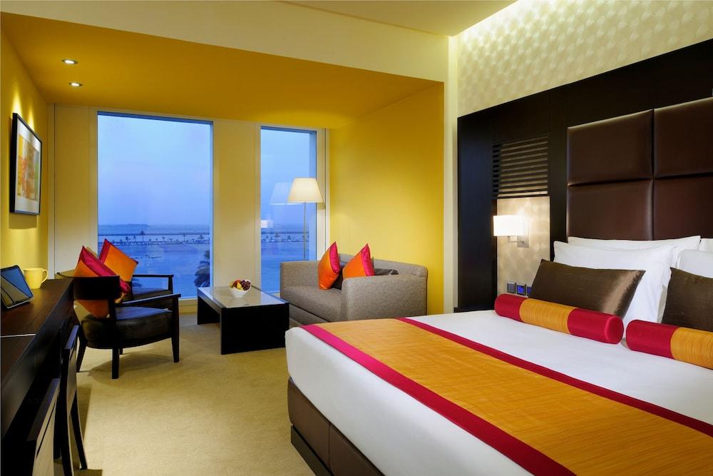 Hues Boutique Hotel Дубай Екстериор снимка